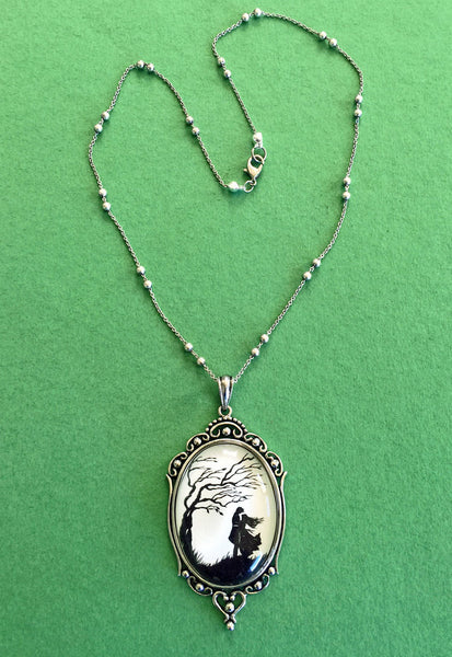 WUTHERING HEIGHTS Necklace, pendant on chain - Silhouette Jewelry