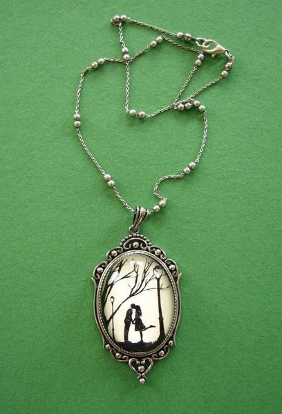 AUTUMN KISS Necklace - pendant on chain - Silhouette Jewelry