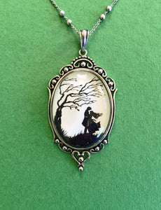 WUTHERING HEIGHTS Necklace, pendant on chain - Silhouette Jewelry