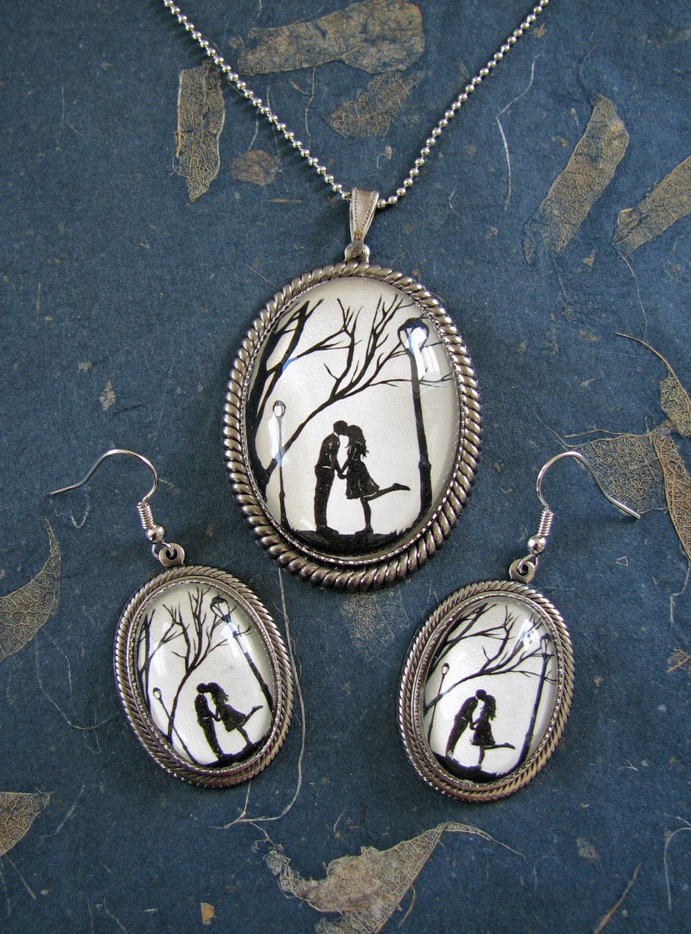 AUTUMN KISS Earring-Necklace Set - Silhouette Jewelry