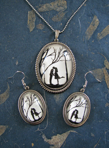 AUTUMN KISS Earring-Necklace Set - Silhouette Jewelry