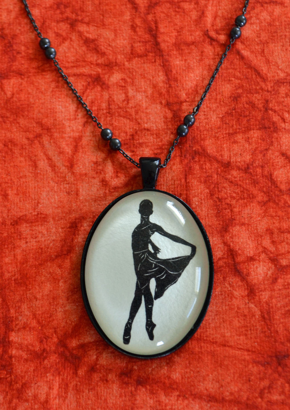 WENDY WHELAN Necklace, pendant on chain - Silhouette Jewelry